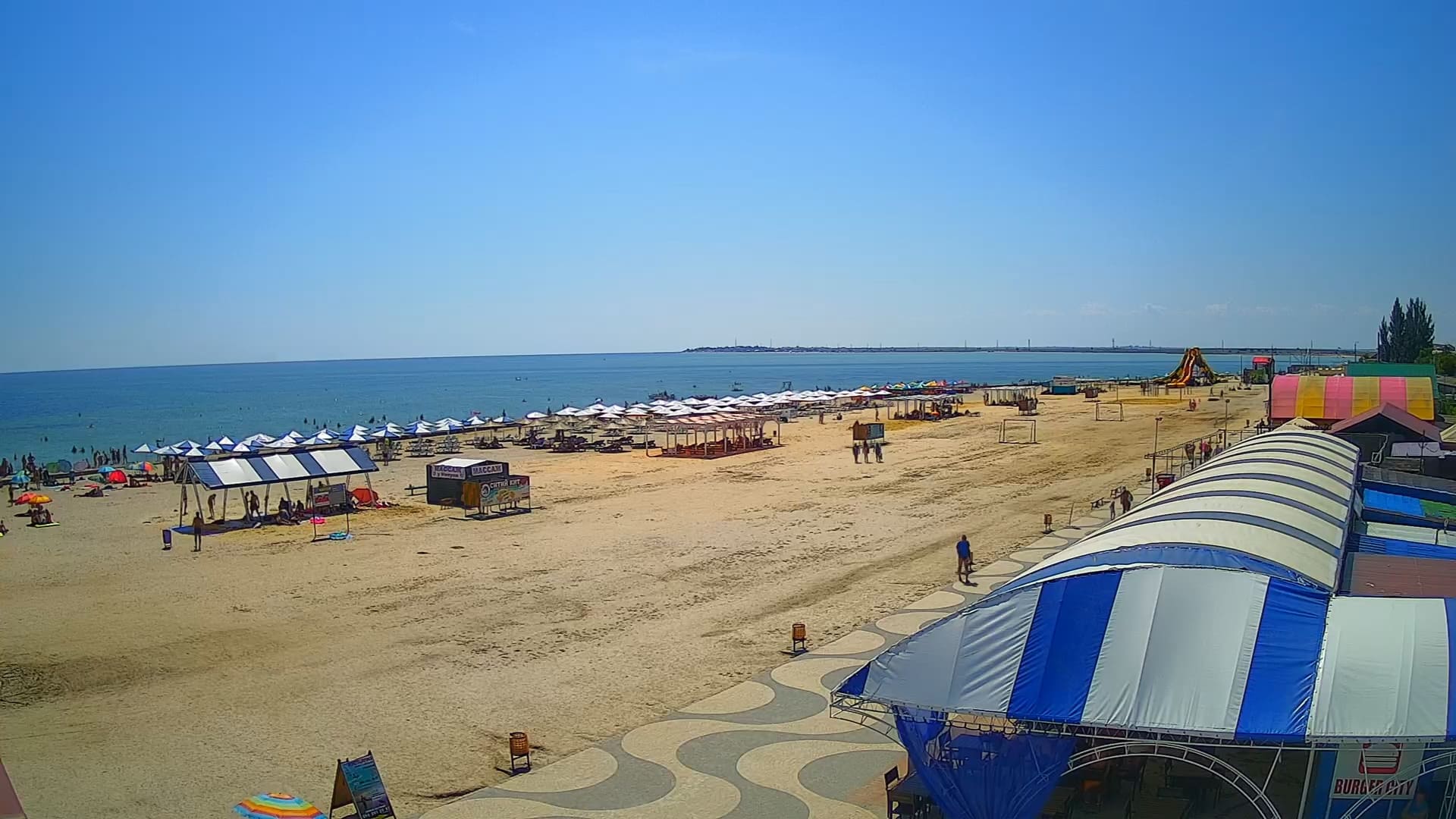 Веб-камера в Геническе — пляж в центре